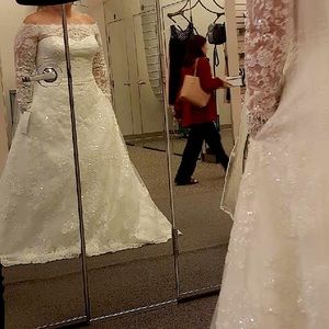 Brand new wedding dress WITH POCKETS